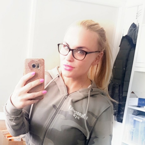 Meet your Posher, Berit - Picture 2 of 3